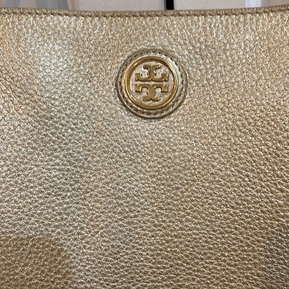Tory Burch “Michelle” tote in metallic gold - Picture 2 of 7
